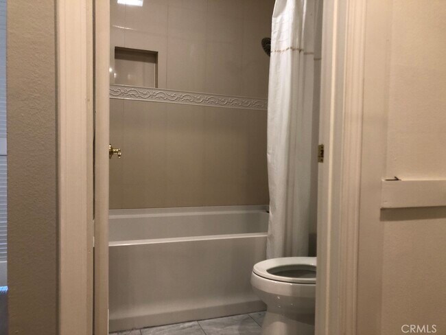 Building Photo - 21 Streamwood-