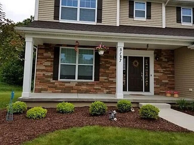 Building Photo - Executive Living at Its Finest — Okemos, MI