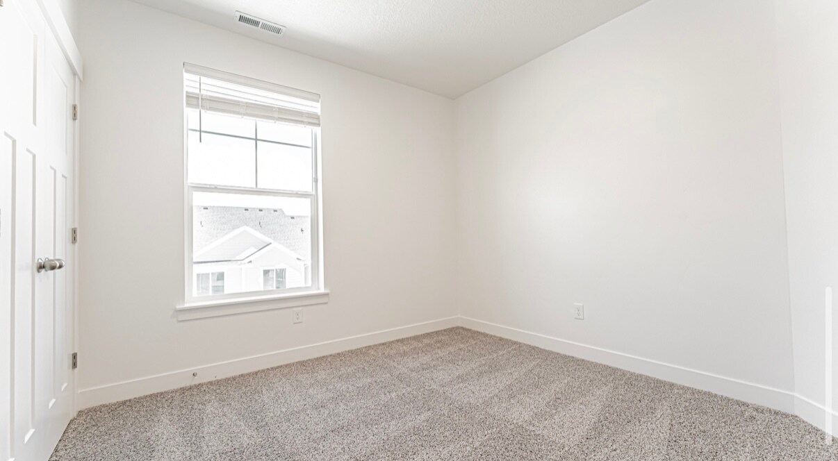 Building Photo - 898 N Hemsworth Way