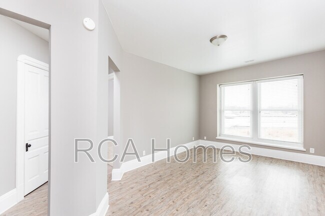 Building Photo - 913 Massachusetts Ave