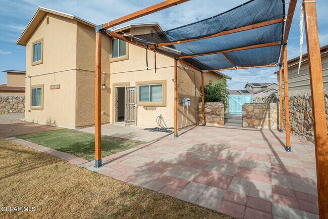 Building Photo - 7041 Falling Leaf Cir