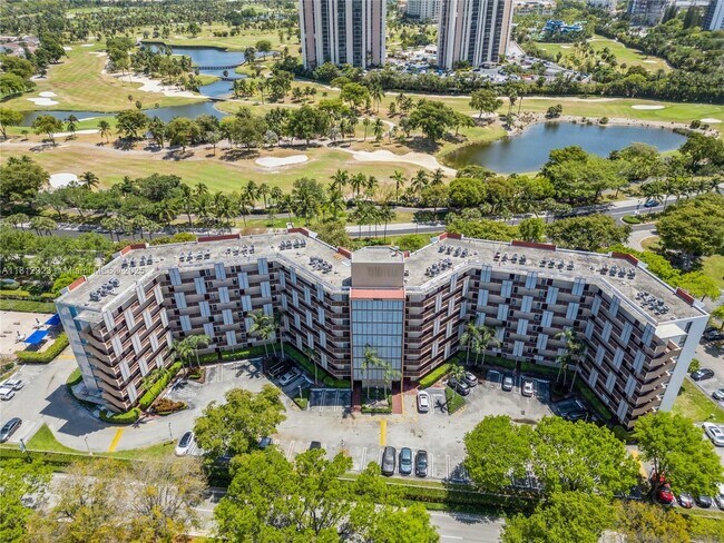 Building Photo - 3101 N Country Club Dr