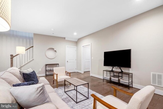 Building Photo - 7770 Belvale Dr