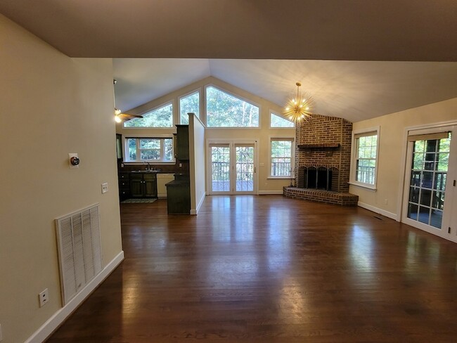 Building Photo - 235 Scenic Dr