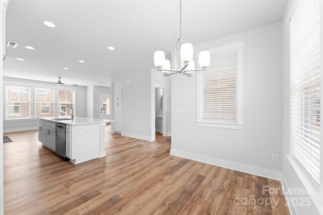 Building Photo - 628 Amalfi Dr