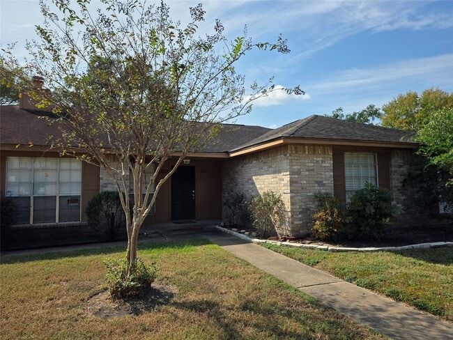 Building Photo - 19223 Woodglen Dr