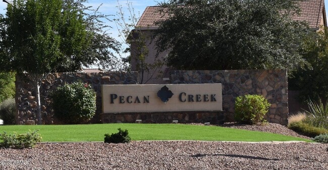 Building Photo - 450 E Maddison St