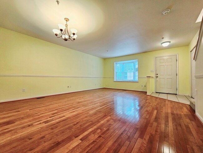 Building Photo - 435 Oakton Way