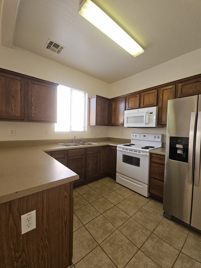 Building Photo - 3 bed 2 bath in San Tan Valley Hunt/Magma ...