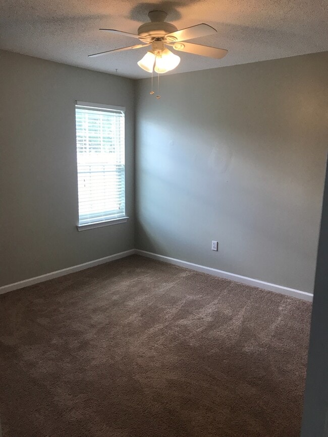 Building Photo - 601 Hidden Creek Cir