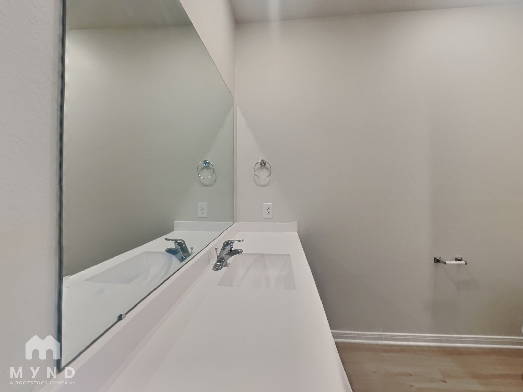 Building Photo - 15635 Plum Brk Dr