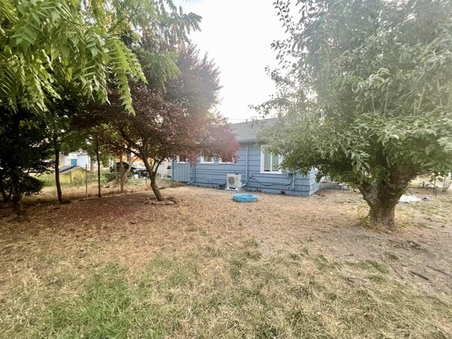 Building Photo - 253 C St