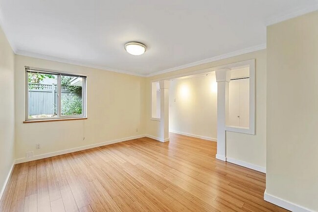 Building Photo - 2Bd/1Ba Seattle Condo