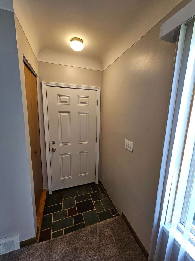 Building Photo - 2 Bedroom, 2 Bath Duplex, Huge Basement with 2-Car Garage – St. Clair Shores