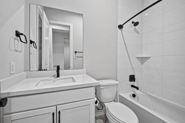 Building Photo - 2600 Golden Palms Ln