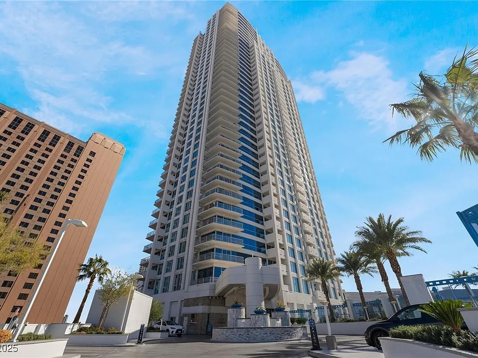 Building Photo - 2700 Las Vegas Blvd S