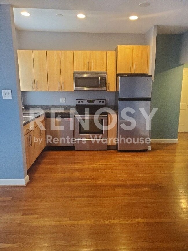 Building Photo - Classically Elegant 1 Bedroom 1 Bath Condo in the Central West End