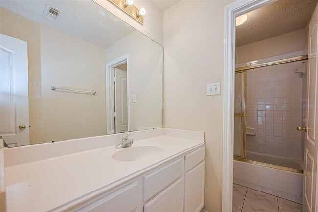 Building Photo - 14203 Torrey Village Dr