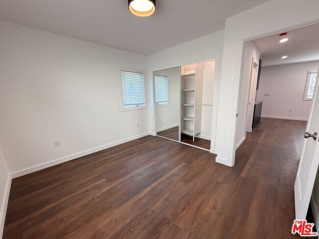 Building Photo - 818 N Harper Ave