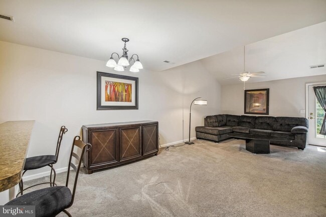 Building Photo - 102 Hunter's Way