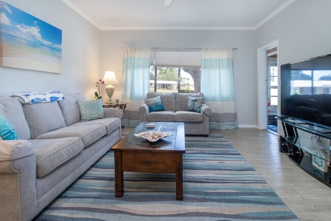 Building Photo - Fully Furnished - 2 bed 2 Bath villa - South Sarasota