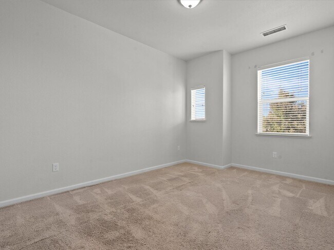 Building Photo - Move in Ready in the Heart of Reno