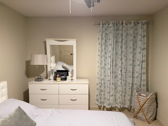 Building Photo - 304 E Fargo St