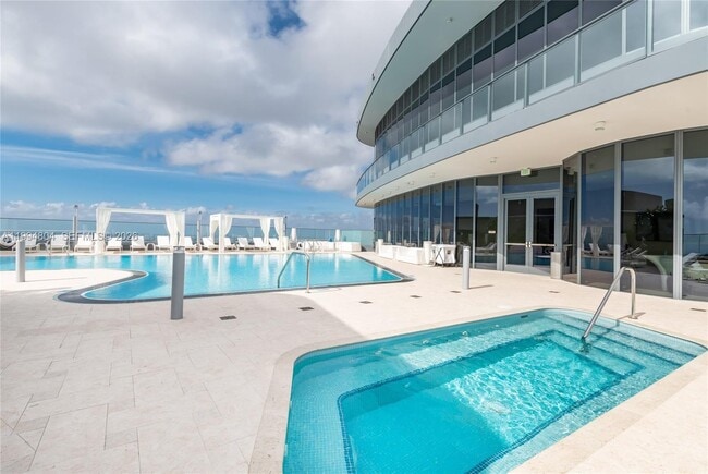 Building Photo - 1000 Brickell Plaza