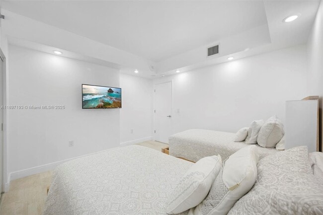 Building Photo - 5000 N Ocean Blvd