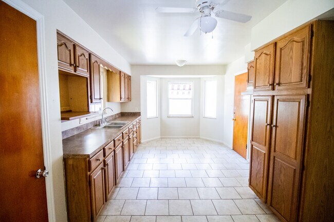 Building Photo - 3471 Jeannette Ave