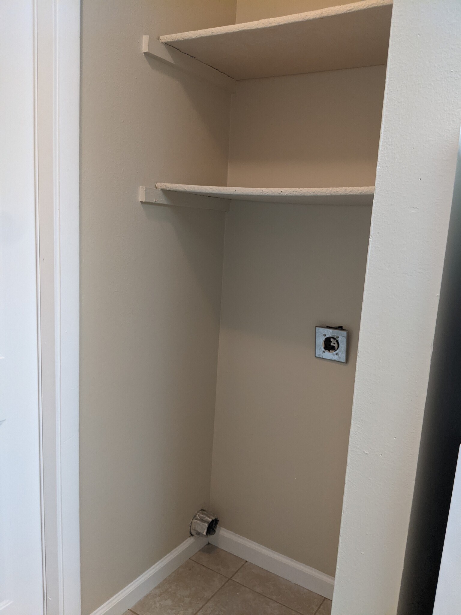 Building Photo - 2231 Ascot Ct