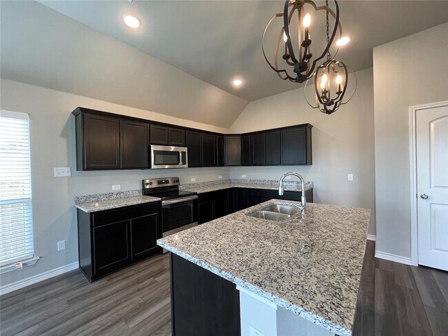Building Photo - 806 Hollyhock Dr