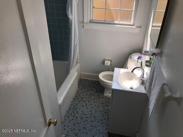 Building Photo - 1310 Menna St