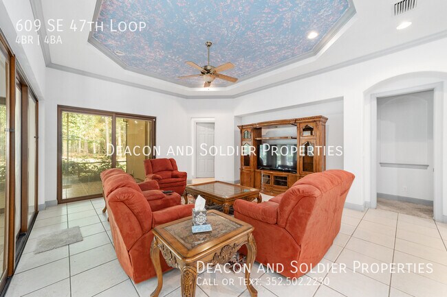 Building Photo - 609 SE 47th Loop