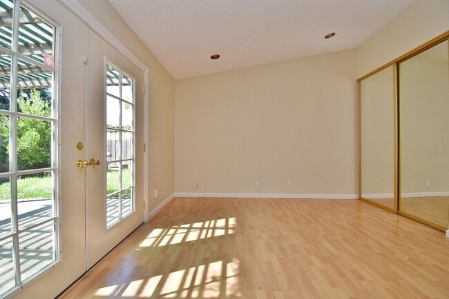 Building Photo - $3,790 4 BEDROOM VERY NICE REMODELED CENTR...