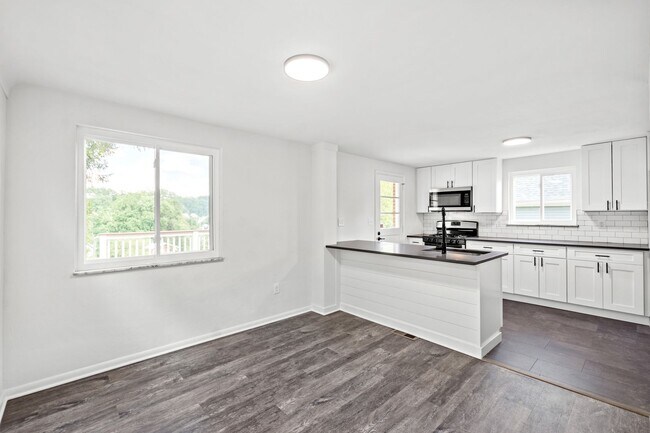 Building Photo - READY FOR MOVE IN!! Don't miss this UPDATED 3-bedroom in Braddock Hills!