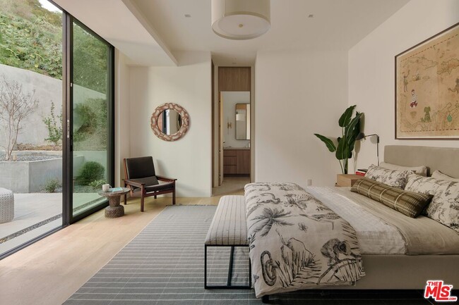 Building Photo - 10901 Chalon Rd