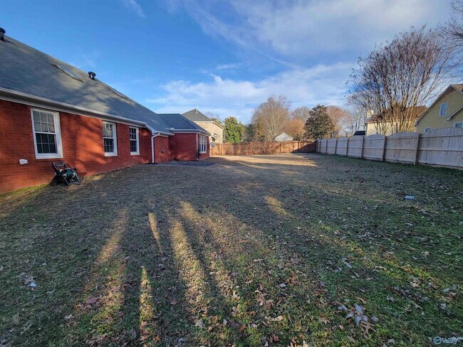 Building Photo - 122 Pebblebrook Cir