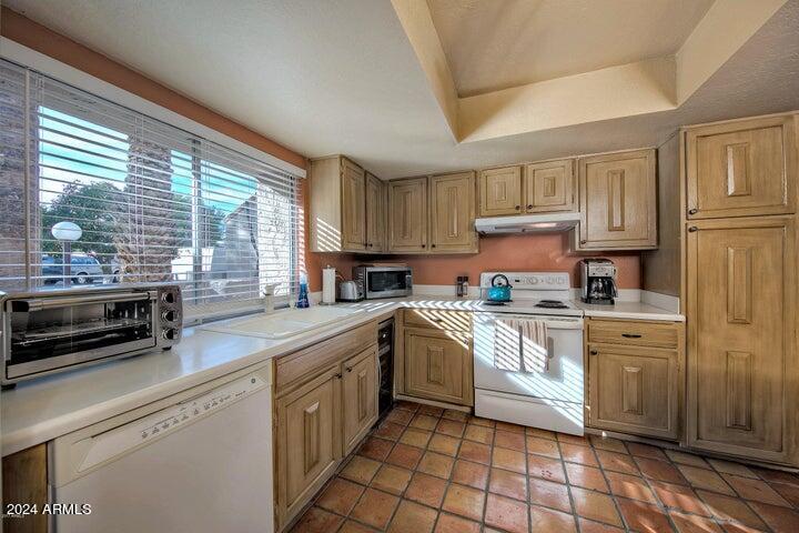 Building Photo - 7001 N Via Camello del Sur