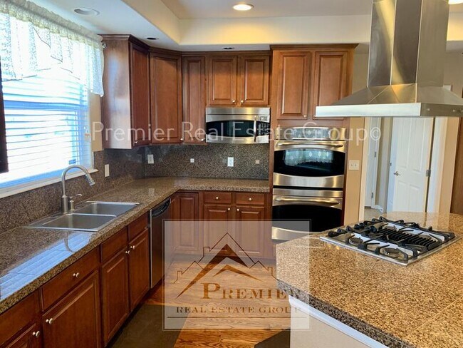 Building Photo - 5984 Revelstoke Dr