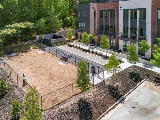 Building Photo - 1225 Chelsea Cir NW