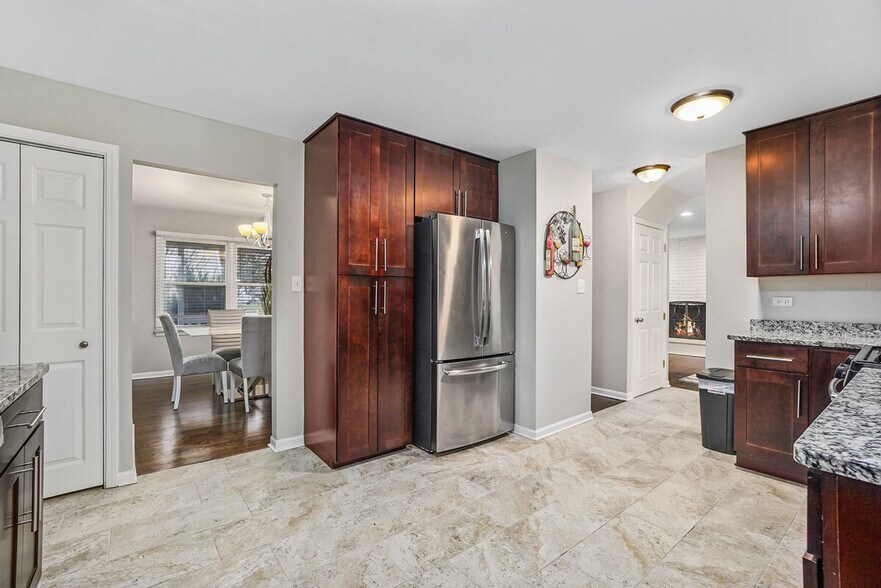 Building Photo - 18830 Hamlin Ave