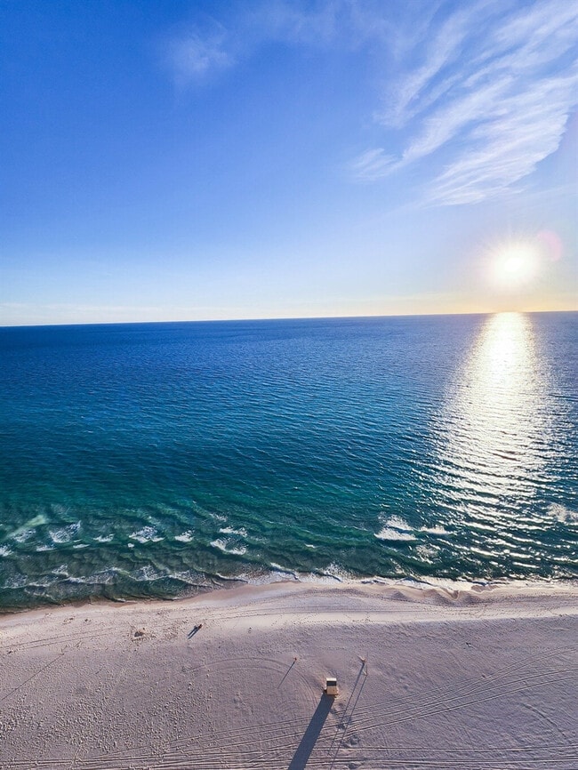 Building Photo - 16819 Front Beach Rd