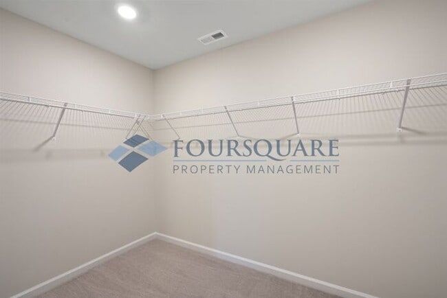 Building Photo - End-Unit Townhome with Loft, Open Floor Plan & Patio, Conveniently Located Near Dining, Shopping,...