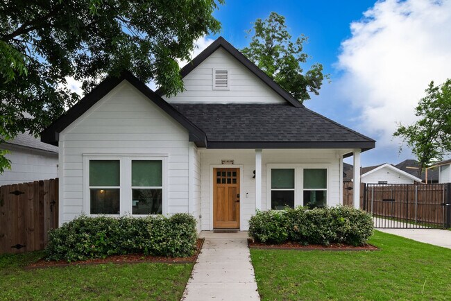 Building Photo - 928 E Leuda St
