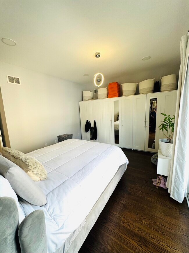 Building Photo - 114 Bleecker St