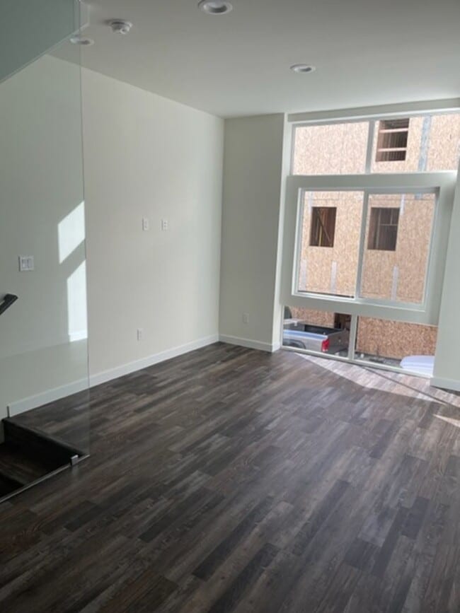 Building Photo - $500 off 1st month! Stunning Lake City Tow...