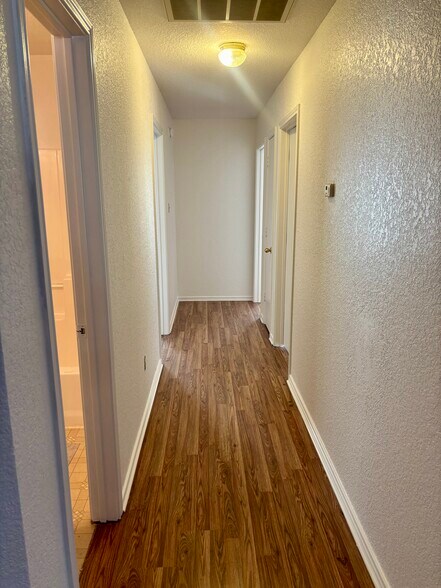 Building Photo - 2704 Lucille Dr
