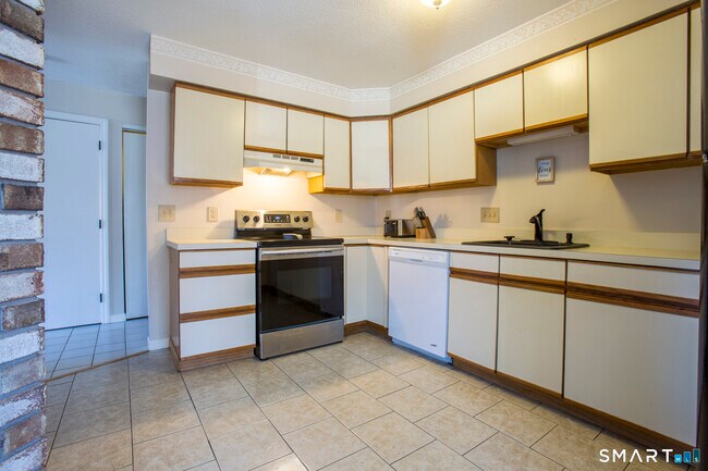 Building Photo - 15 B Thistle Way