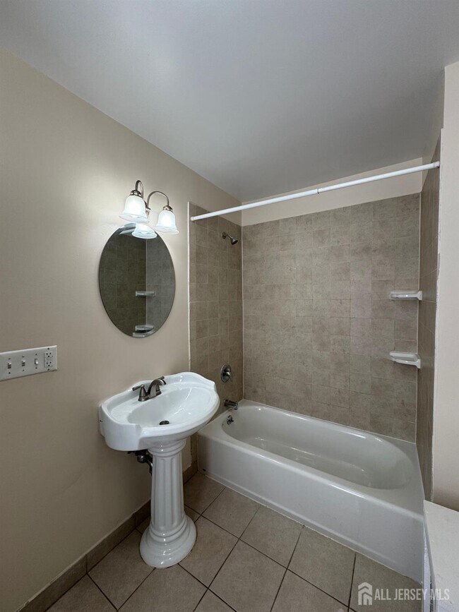 Building Photo - 150 George St